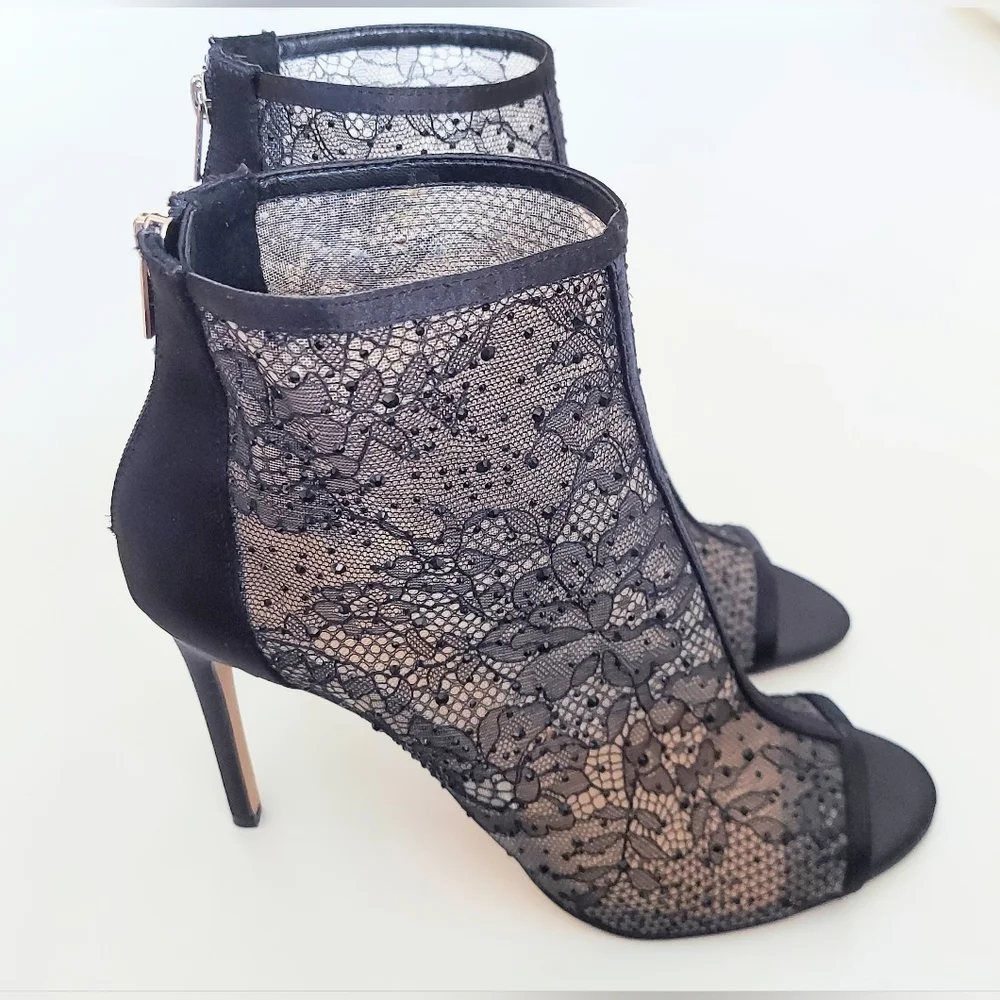 Badgley Mischka Jewel Black Beaded Lace Peep Toe Bootie Size 10 Black